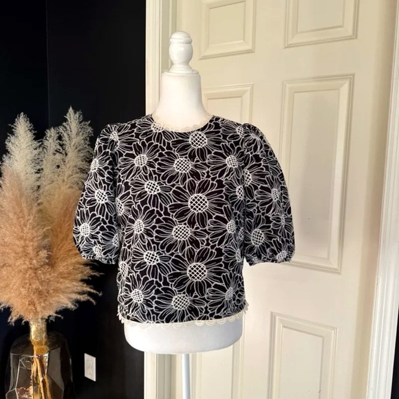 Express Black Floral Crochet Embroidered Blouse size Medium - Picture 1 of 12